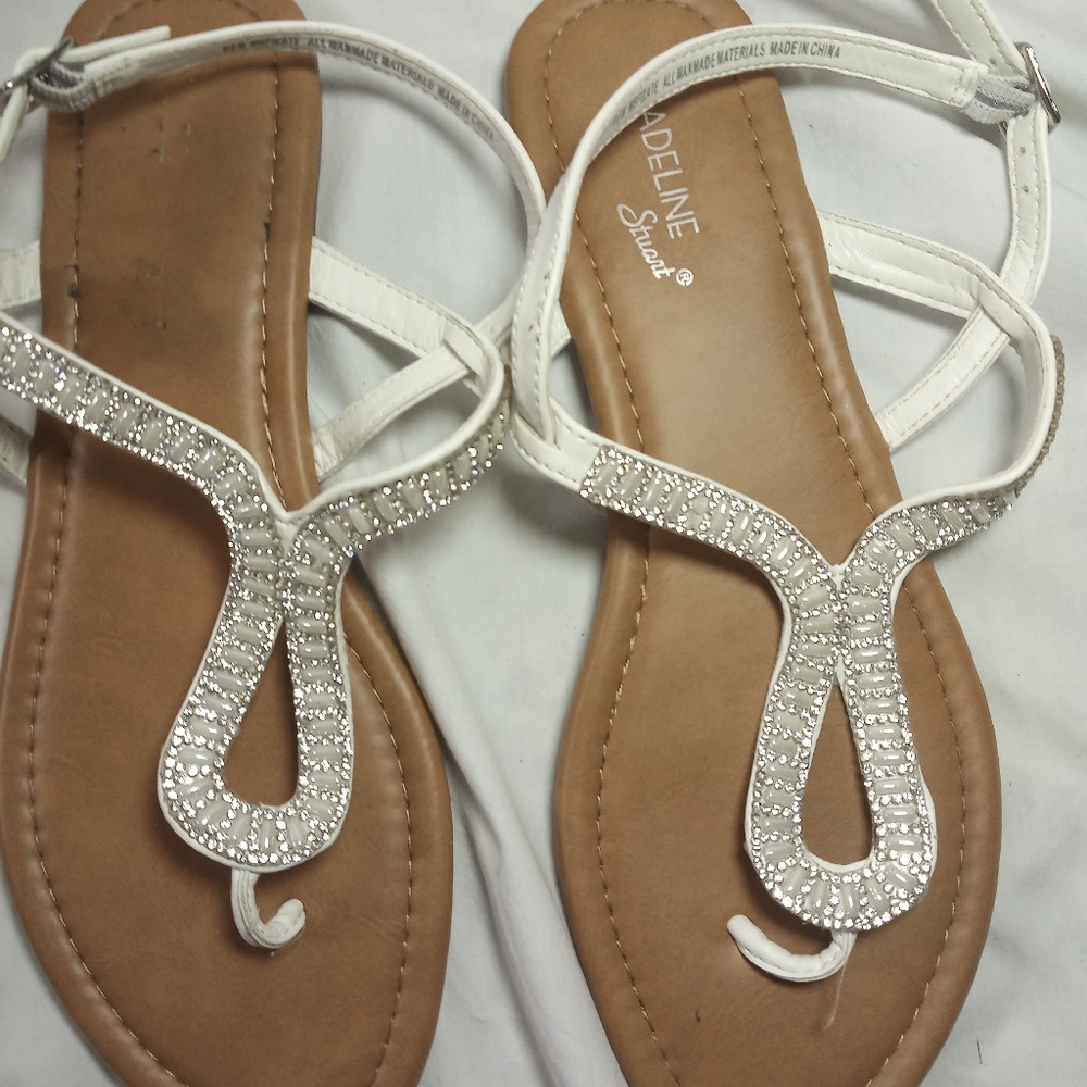 Madeline Stuart size 8.5 Sandals White